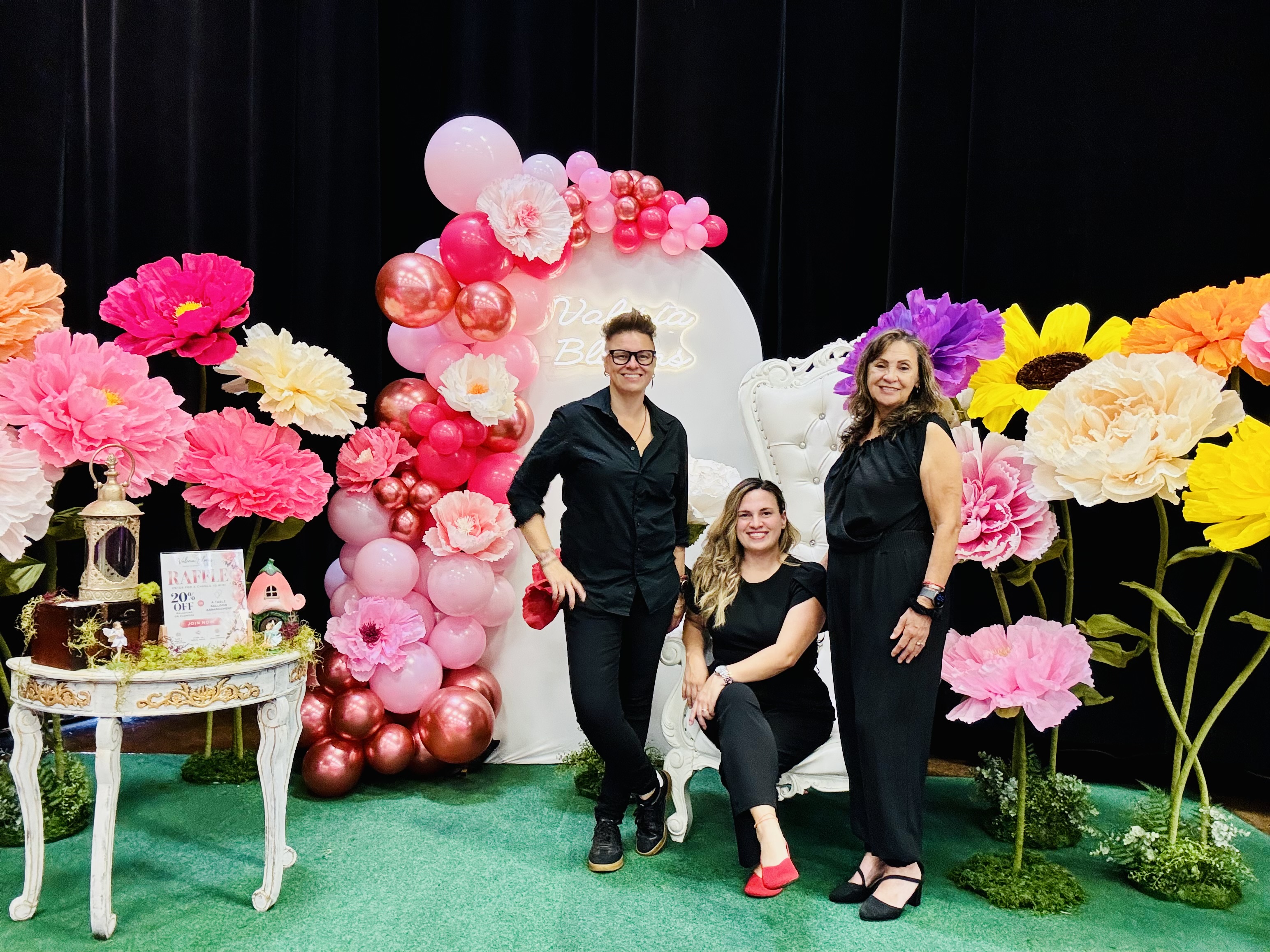 Balloon decoration and paper flowers by Valeria Blooms