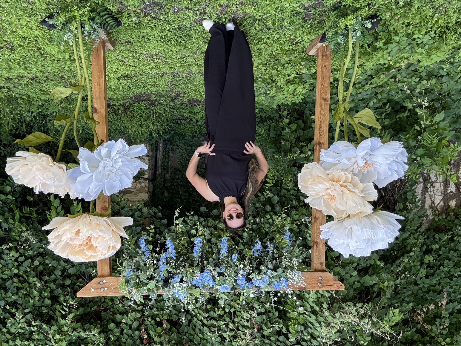 Wedding arch by Valeria Blooms